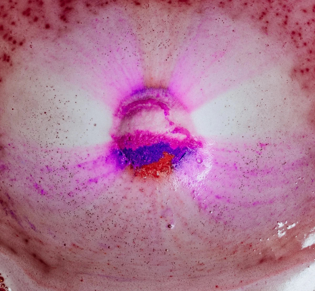 Raspberry Creme Lather - 180g Bath Bomb