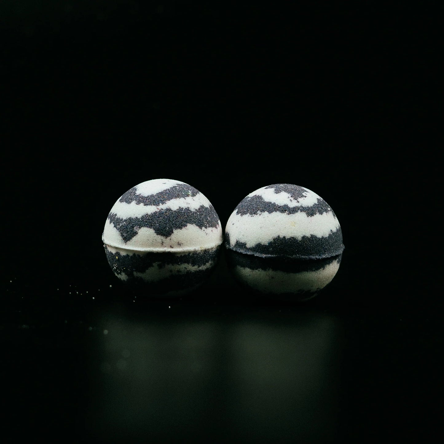 Dark Waters - 180g Bath Bomb
